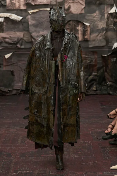 Look 14